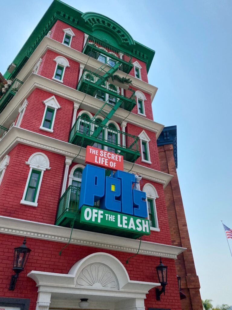 Exterior of Pets off the leash building